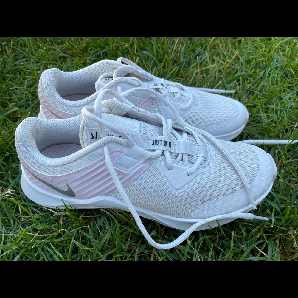 Nike Women's MC Training Shoe Size 8.5